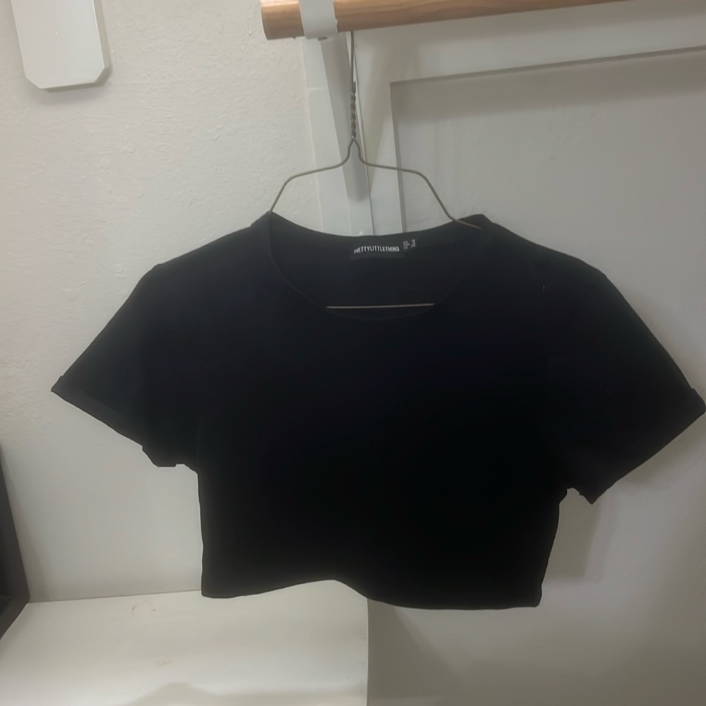 PrettyLittleThing Black Crop Top